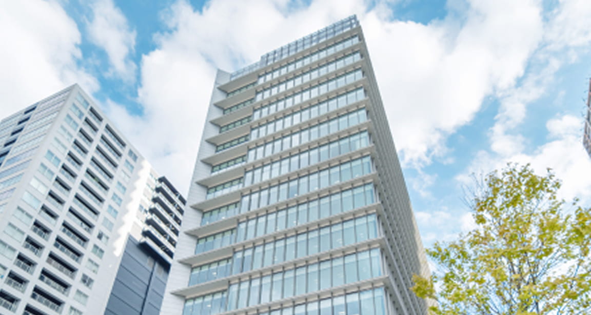 DNAチップ研究所の事業を支えるオフィスビル外観。